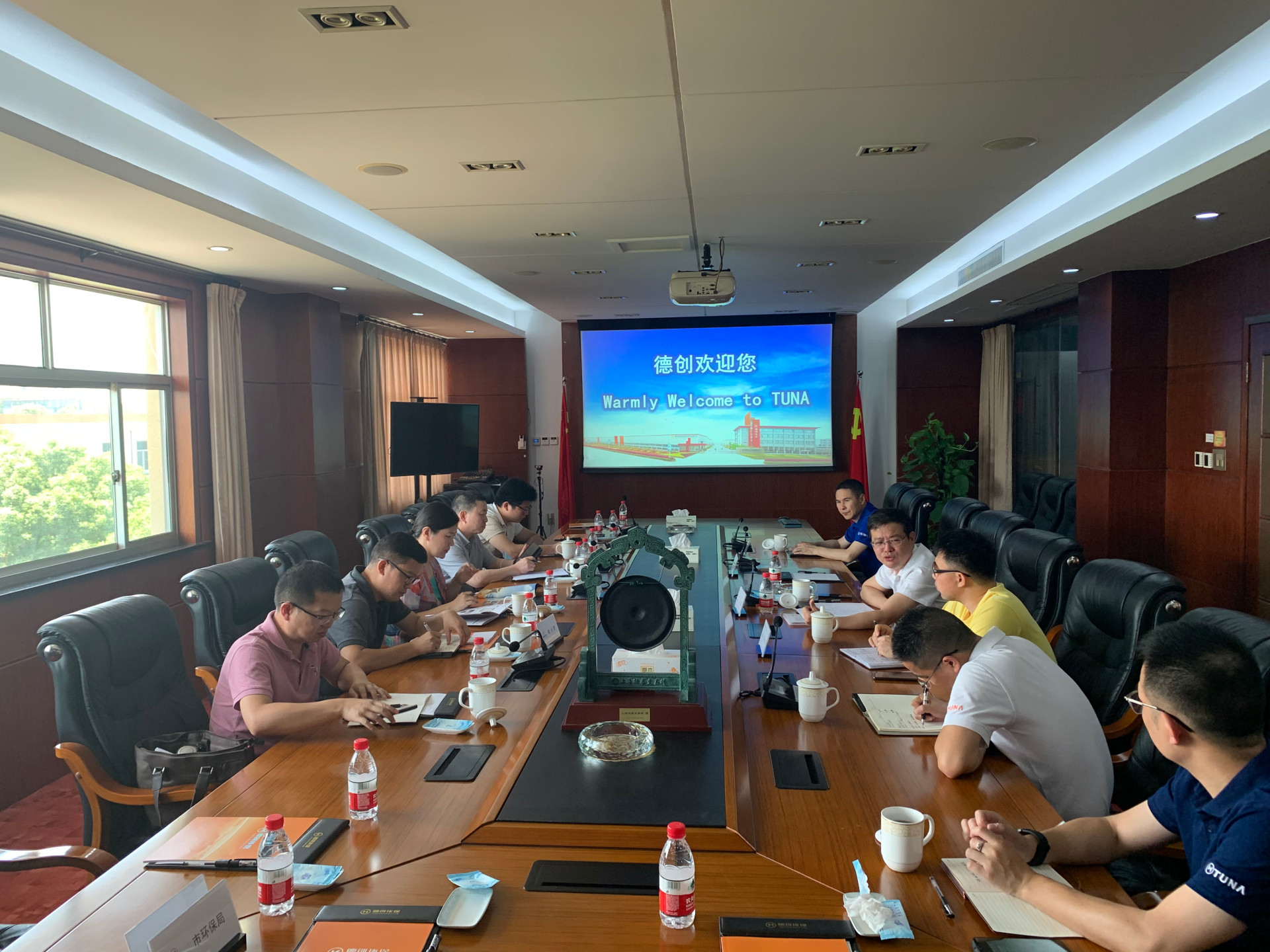 蜂蜜浏览器_上海市固化中心调研德创环保危废收集中心1.jpg
